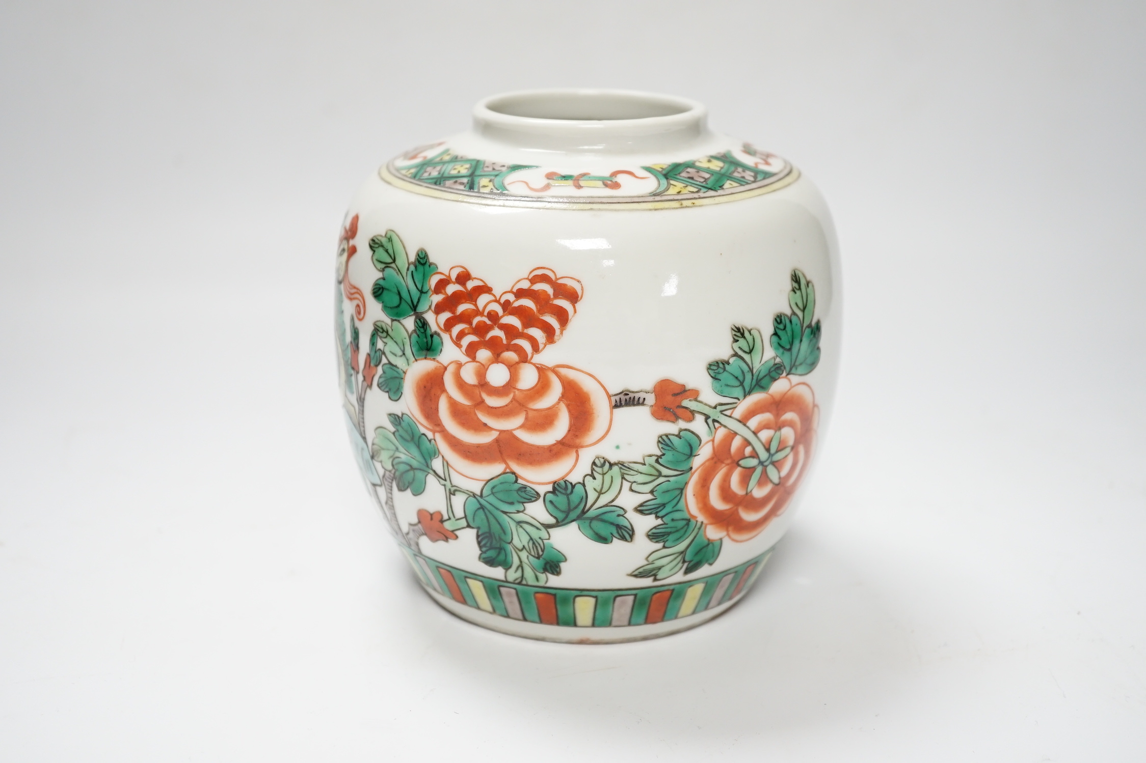 A Chinese famille verte ‘phoenix’ jar, early 20th century, 13cm high